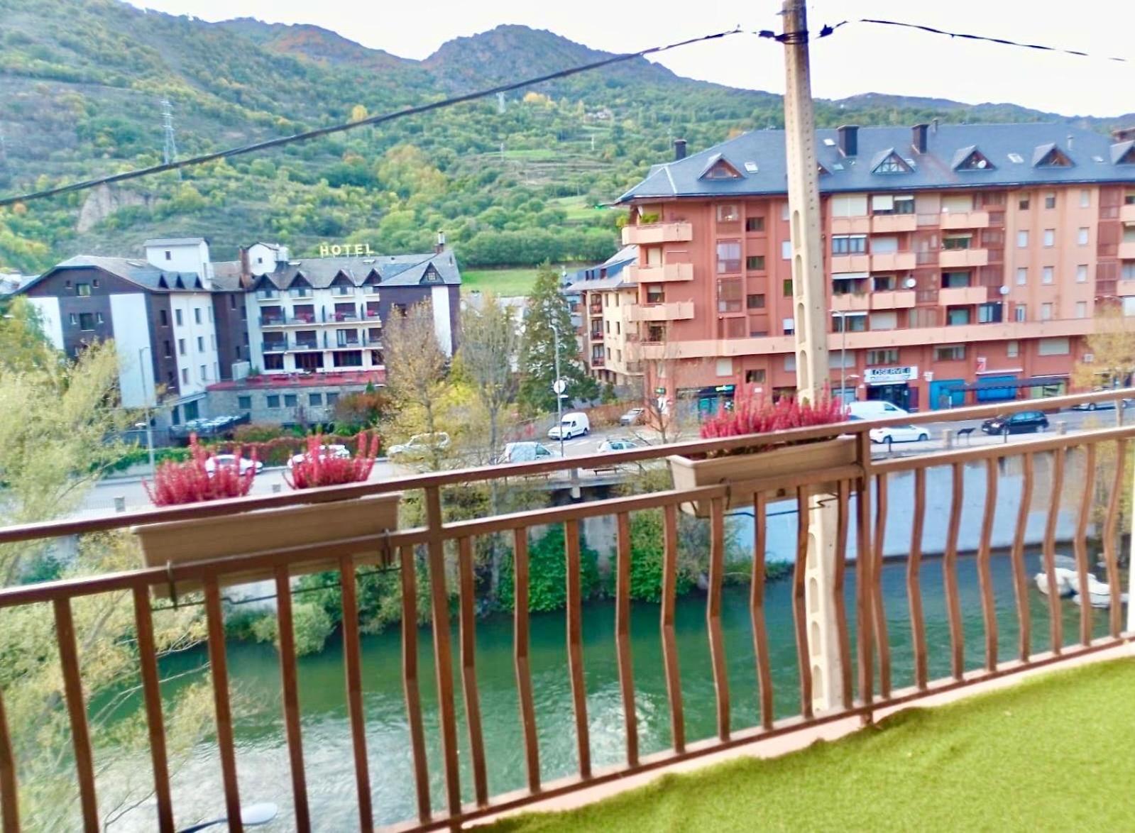 Apartament Les Vernedes - L'Amfitriona Сорт Екстериор снимка
